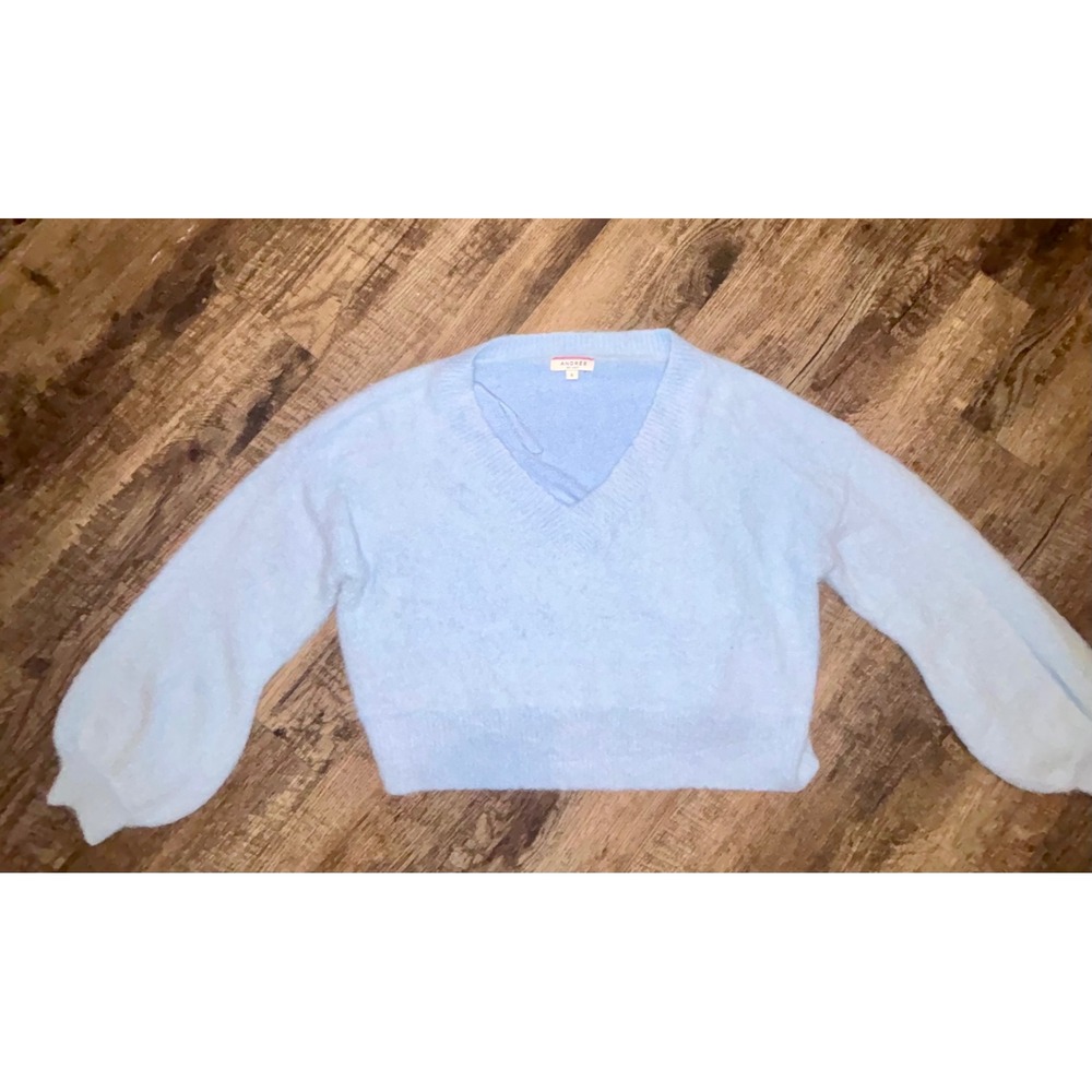 Andree by Unit Light Blue Fuzzy V-Neck Balloon Sleeve Cropped Sweater Small